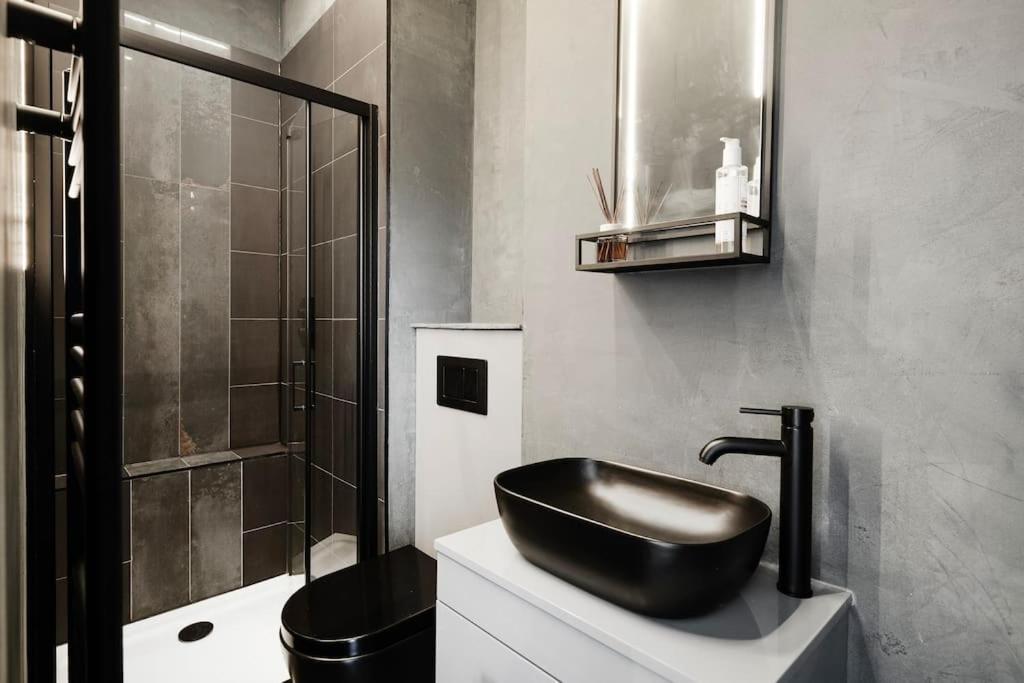 High End Free Parking Wifi Balcony Ensuite Cheltenham Exterior photo